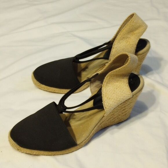 Black and Tan Adrienne Vittadini Wedge Sandals - Picture 5 of 11
